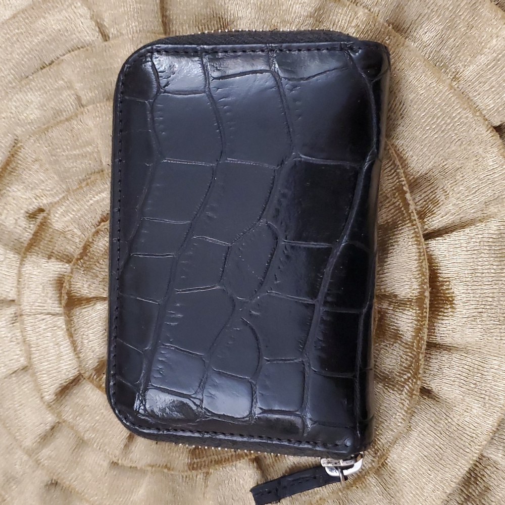 ⚫️ Authentic Gucci Crocodile Zip Around  Wallet